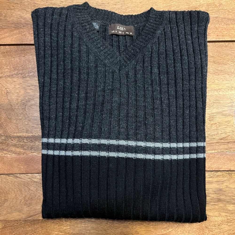 Zara Grey sweater size M
